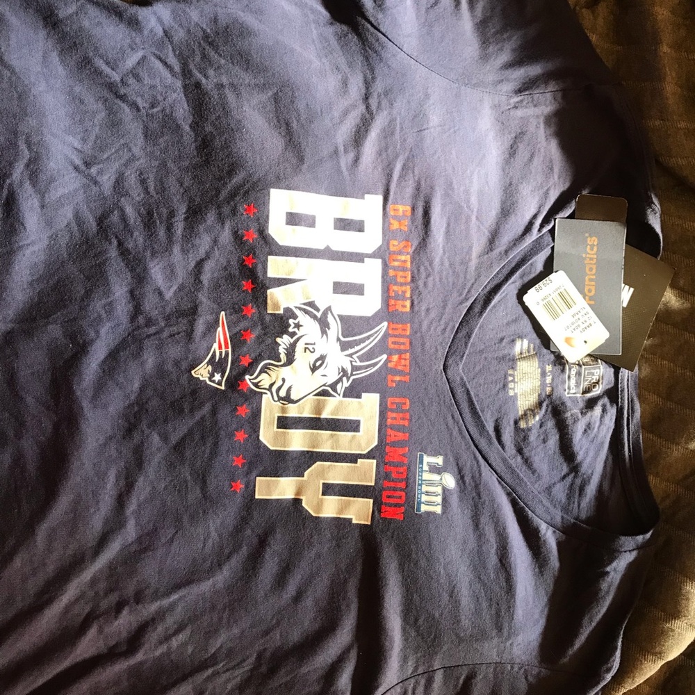 Tom Brady patriots Super Bowl short sleeved tee. NWT 6x Super bowl champion